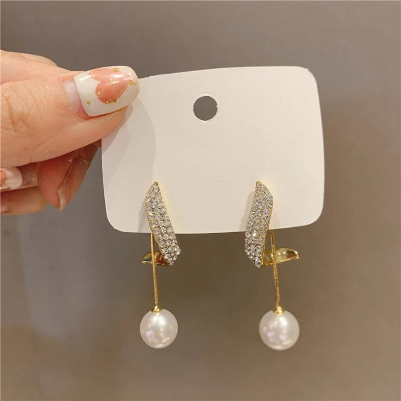 Pair of Classic Elegant Imitation Pearl Earrings