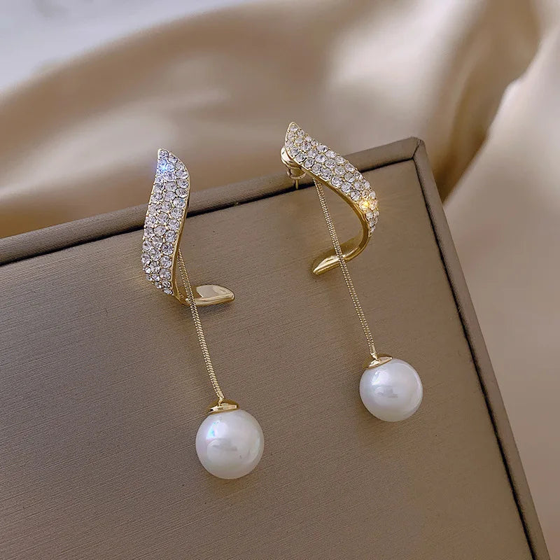 Pair of Classic Elegant Imitation Pearl Earrings